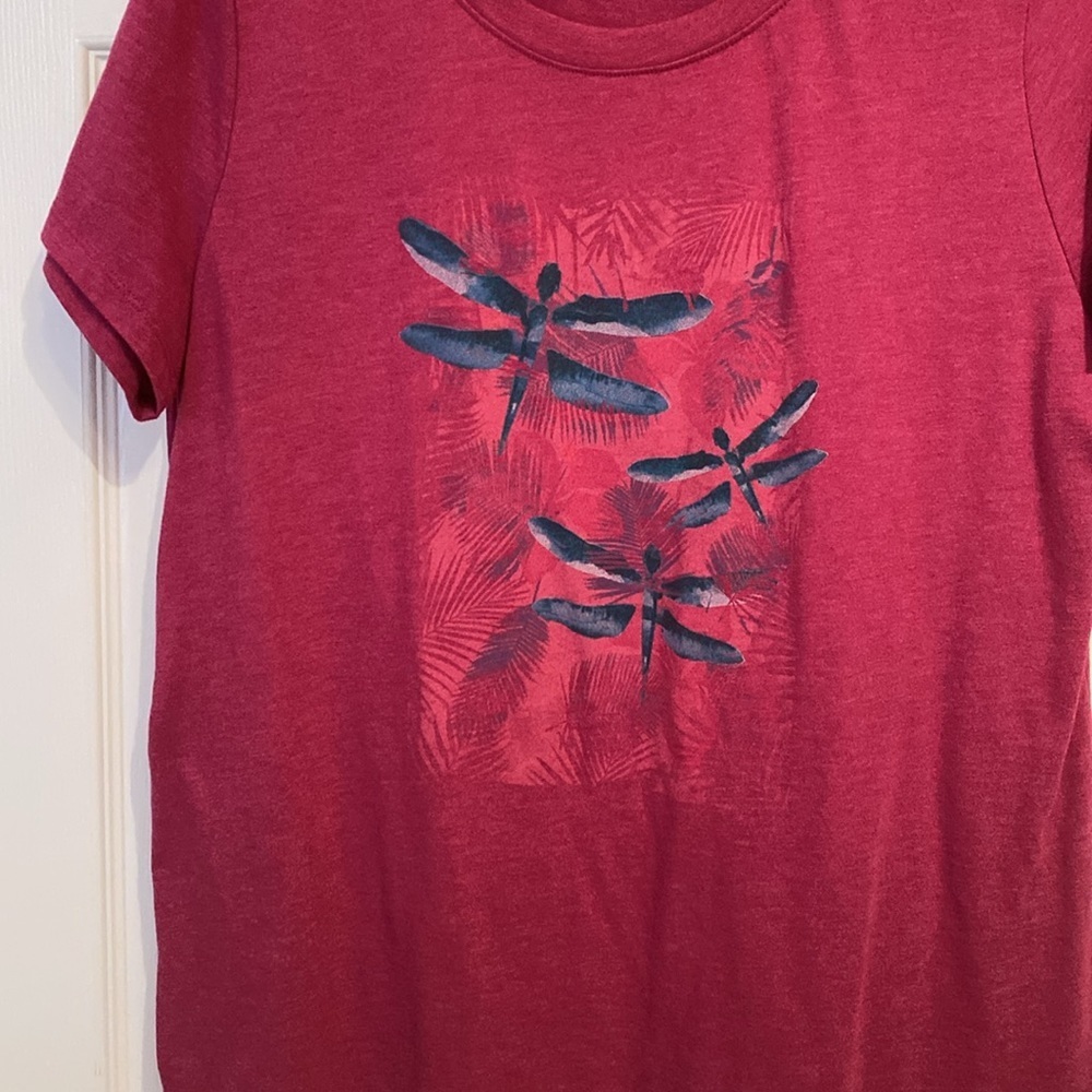 Women’s XL a lighter purple t shirt soft NWOT dragonflies on front - Picture 2 of 4